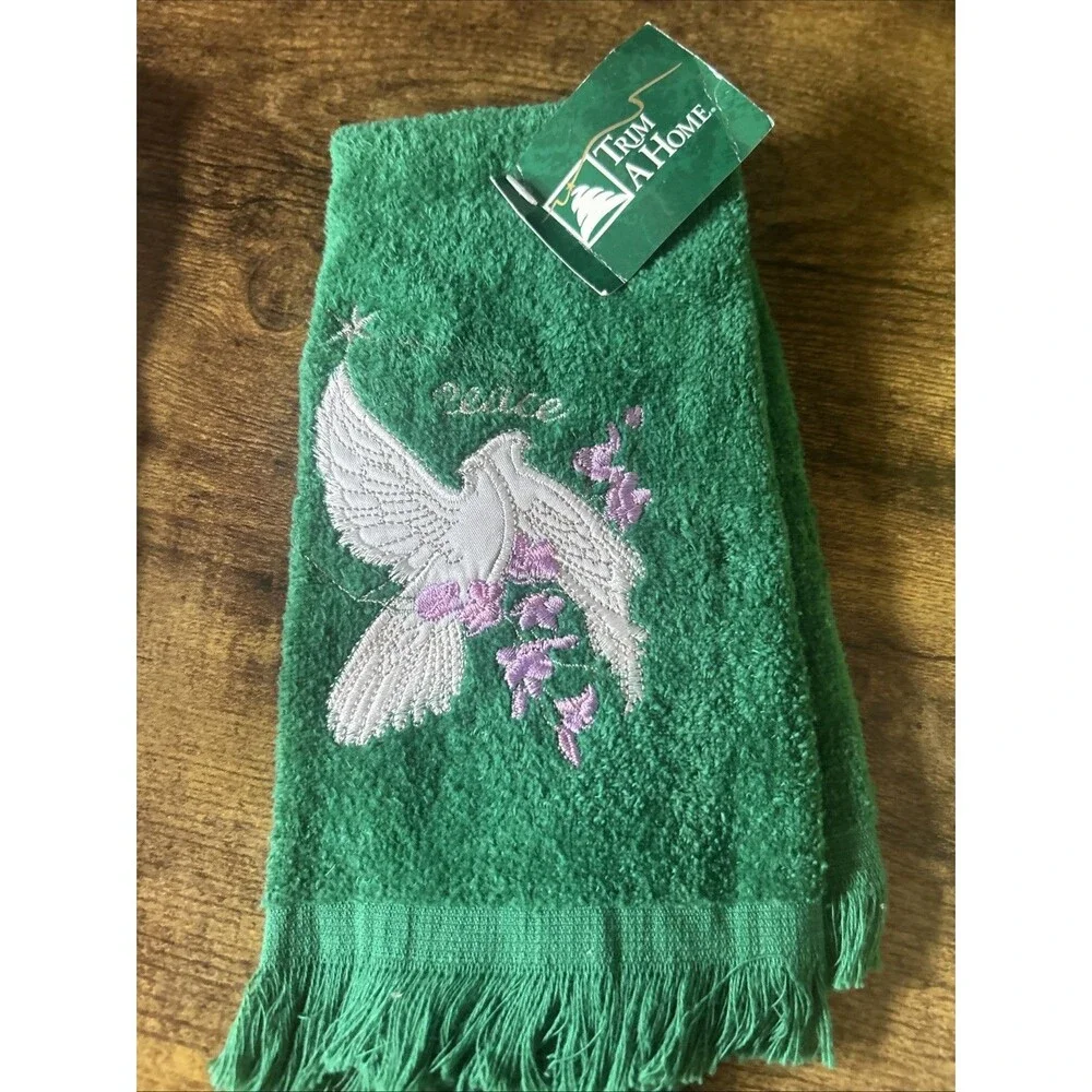 Trim A Home Christmas Fingertip Towels, Lot Of Two Pinecones Peace Doves W/Tags